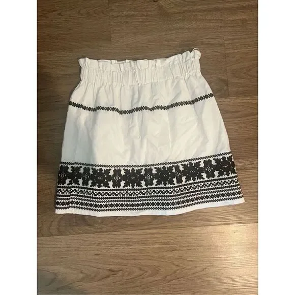 J. Marie White Mini Skirt with Black Embroidery Size S - Picture 5 of 9